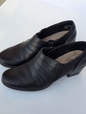 Clarks Collection Emslie Guide Black Leather Shooties - Women's 9